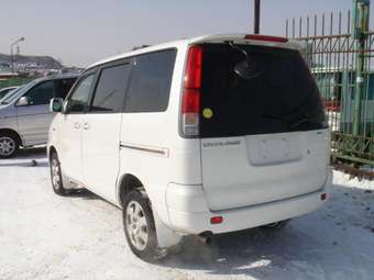 2001 Toyota Town Ace Noah Pictures