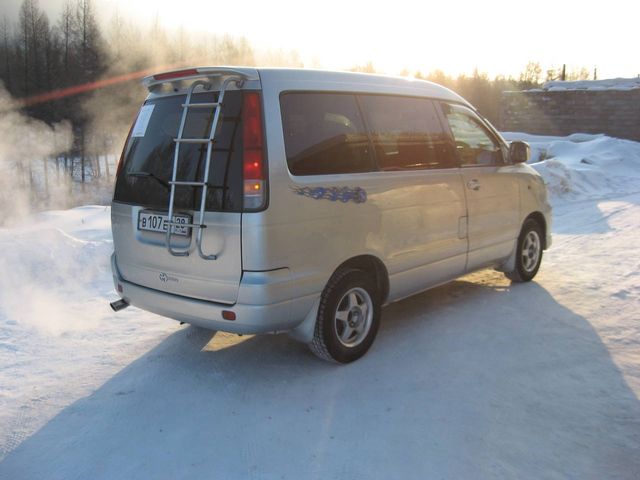 Дверь лит айс. Toyota Town Ace Noah 2001. Тойота Таун айс Ноах 2001. Тойота Таун айс Ноах 2001г. Тойота лит айс Ноах 2001.