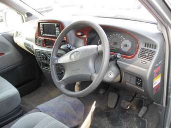 2001 Toyota Town Ace Noah Photos