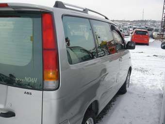 2001 Toyota Town Ace Noah Pictures