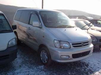 2001 Toyota Town Ace Noah Pictures