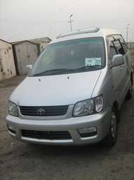 2001 Toyota Town Ace Noah Pictures