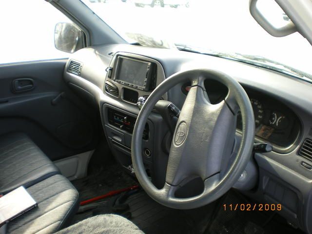 2002 Toyota Town Ace Noah