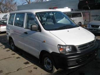 2002 Toyota Town Ace Noah Photos