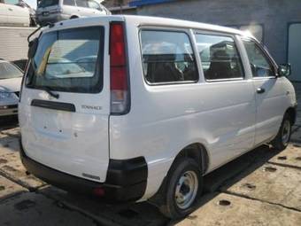 2002 Toyota Town Ace Noah Photos