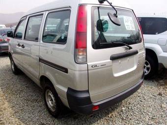 2002 Toyota Town Ace Noah Photos