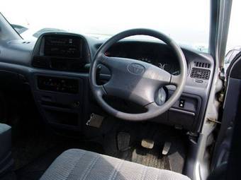 2002 Toyota Town Ace Noah Photos