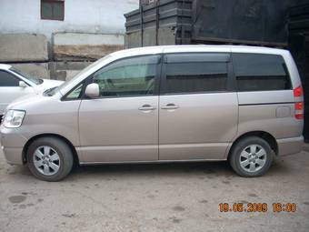 2002 Toyota Town Ace Noah Pictures