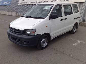 2002 Toyota Town Ace Noah Pictures