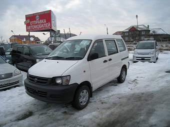 2002 Toyota Town Ace Van Photos