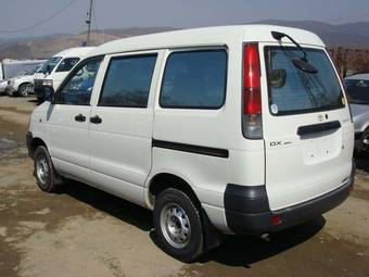 2002 Toyota Town Ace Van Photos