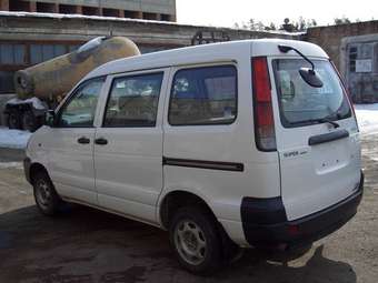 2003 Toyota Town Ace Van Photos
