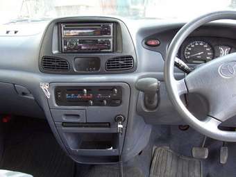 2003 Toyota Town Ace Van Photos