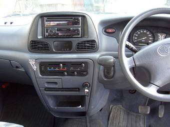 2003 Toyota Town Ace Van Images
