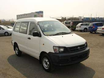 2004 Toyota Town Ace Van Photos