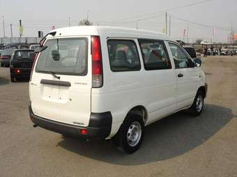 2004 Toyota Town Ace Van Pics