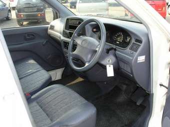 2004 Toyota Town Ace Van Photos