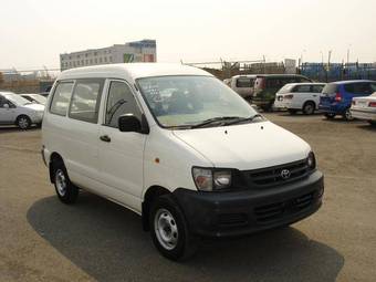 2004 Toyota Town Ace Van Pics