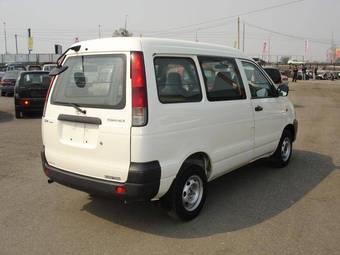 2004 Toyota Town Ace Van Photos