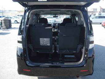 2010 Toyota Vellfire Pictures