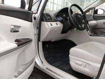 2009 Toyota Venza Pictures