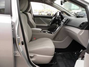 2010 Toyota Venza Photos
