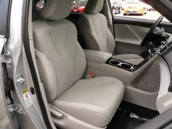 2010 Toyota Venza Photos