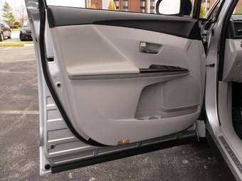 2010 Toyota Venza Pictures
