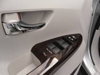 2010 Toyota Venza Photos