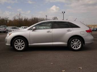 2010 Toyota Venza Pictures
