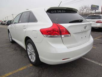 2010 Toyota Venza Images