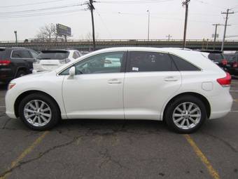 2010 Toyota Venza Pictures