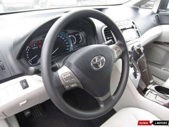 2010 Toyota Venza Pics