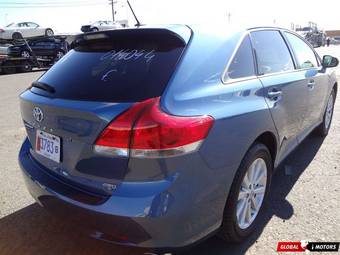 2010 Toyota Venza Photos