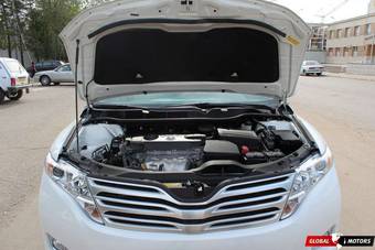 2010 Toyota Venza Pictures