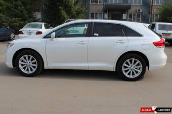 2010 Toyota Venza Photos