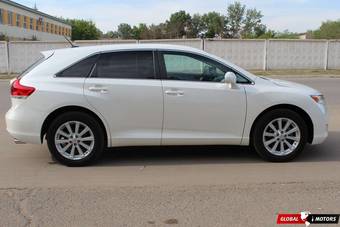 2010 Toyota Venza Images