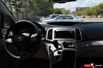 2010 Toyota Venza Images