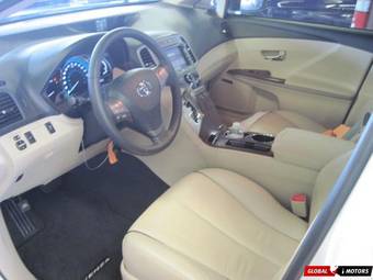 2011 Toyota Venza Photos