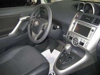 2011 Toyota Verso Photos