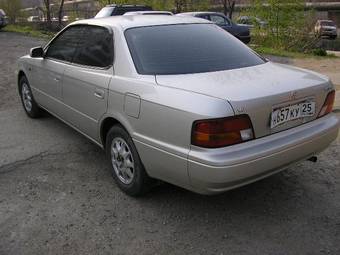 1998 Toyota Vista Photos