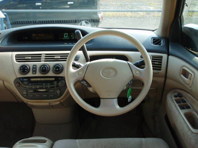 1999 Toyota Vista