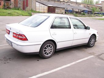 1999 Toyota Vista Images