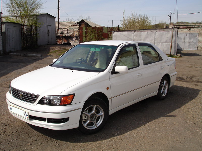 2000 Toyota Vista