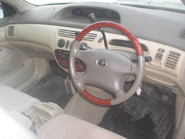 2000 Toyota Vista