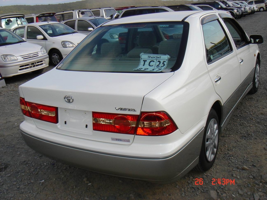 2000 Toyota Vista Pictures
