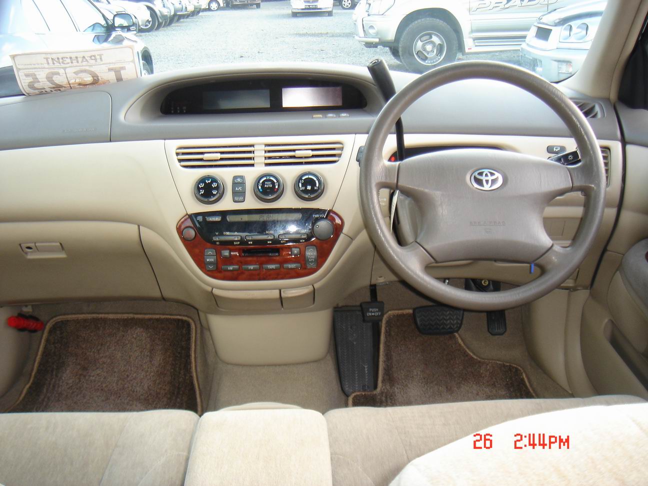 2000 Toyota Vista Photos
