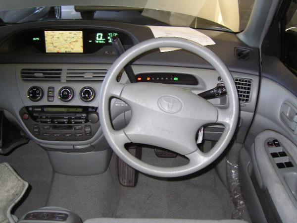 2000 Toyota Vista Photos