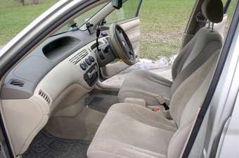 2000 Toyota Vista Photos