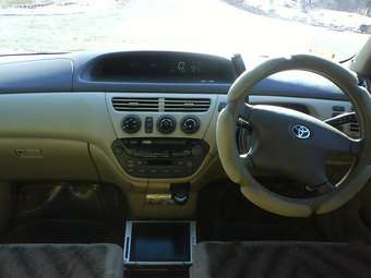 2001 Toyota Vista Photos
